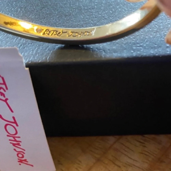 BETSEY JOHNSON SET Strawberries & Blossoms Hinged Bangle Bracelet & Earrings NWT - Picture 4 of 16